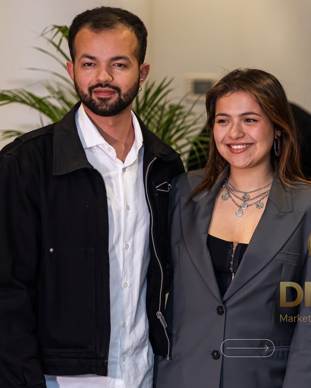 Photo by Digital Minds Agência de Marketing e Comunicação on April 17, 2026. May be an image of one or more people, beard, people smiling, blazer, office and text.